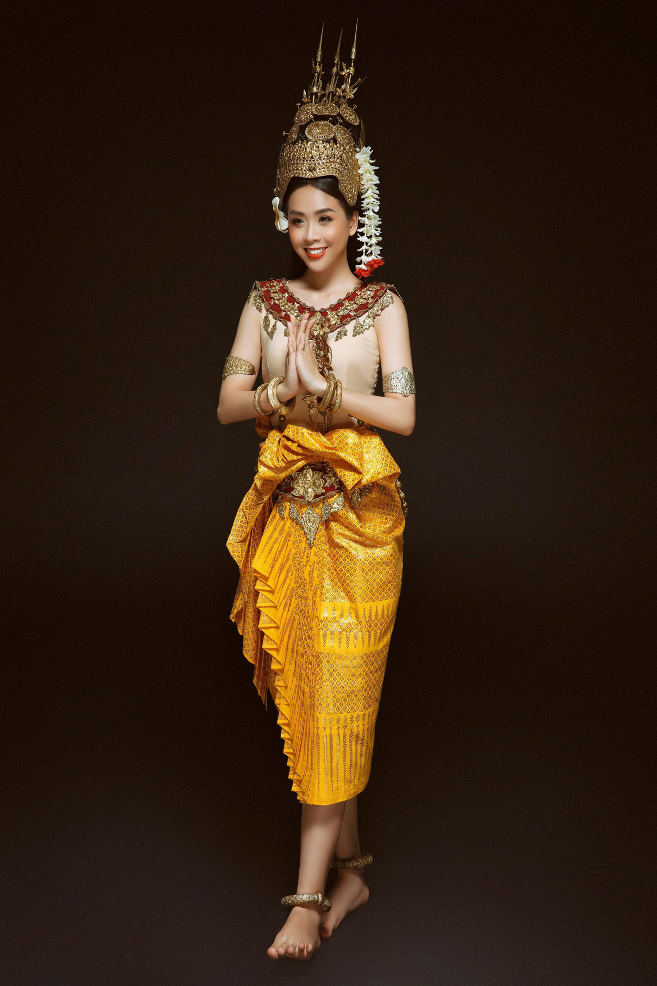 Hoa khôi sinh viên tp cần thơ đẹp dịu dàng với trang phục khmer - 1