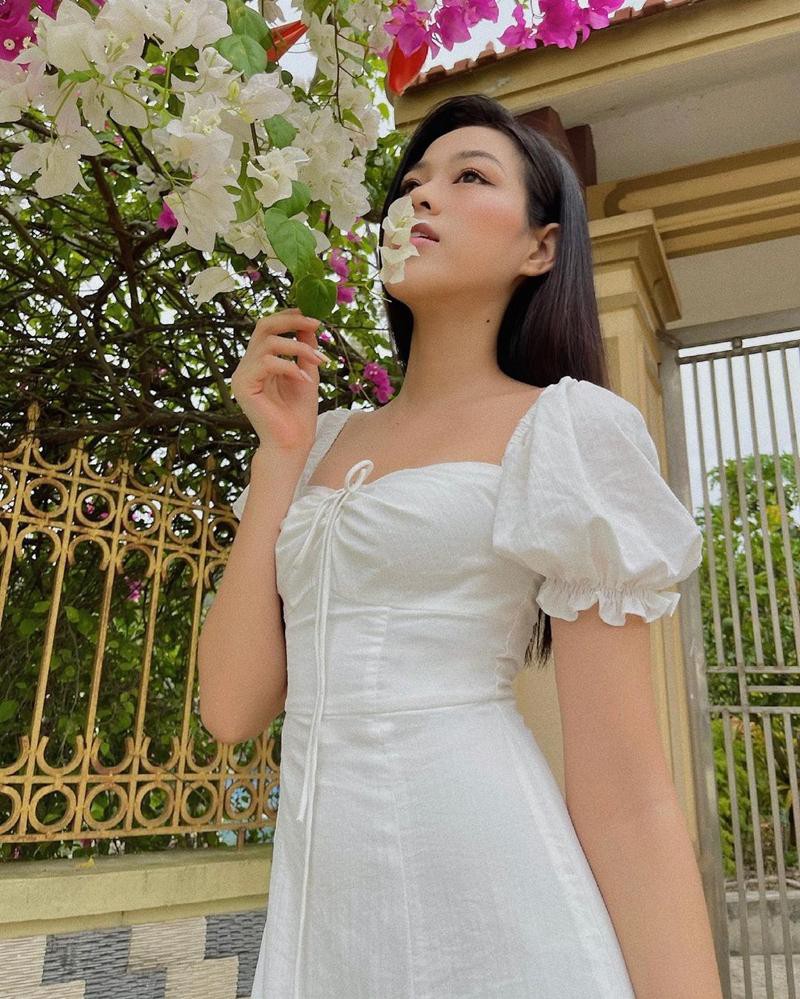 Hoa hậu đỗ thị hà xinh đẹp trong bộ ảnh chụp tại vườn nhà netizen xuýt xoa dịu dàng quá - 6