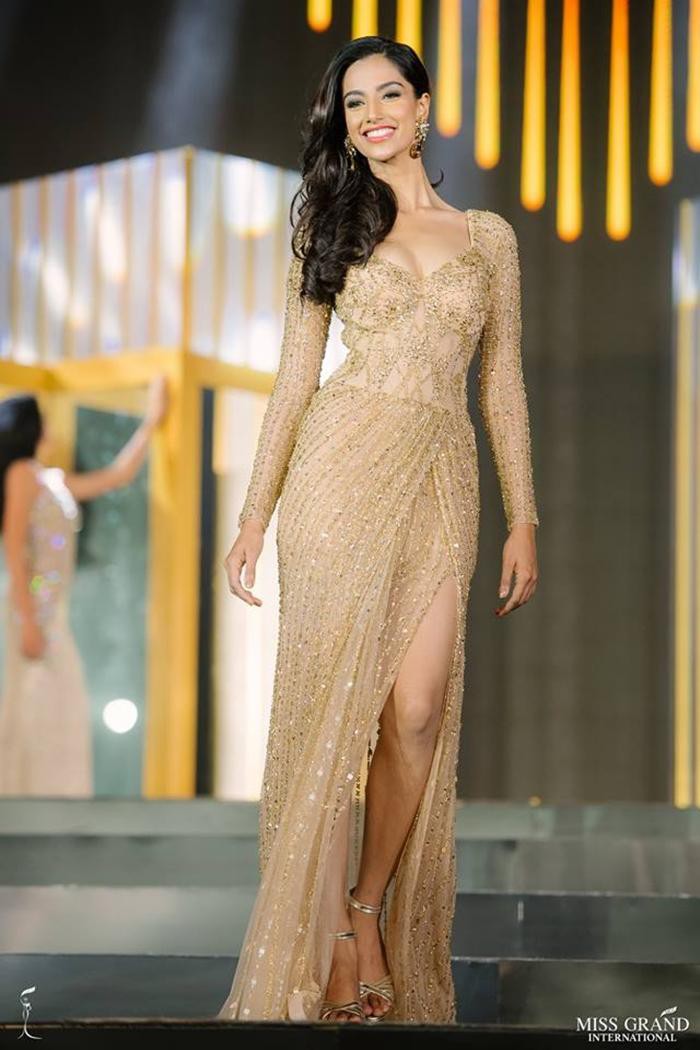 Hoa hậu hhen niê vào top 20 bộ váy dạ hội đẹp nhất trong các cuộc thi hoa hậu toàn cầu - 14