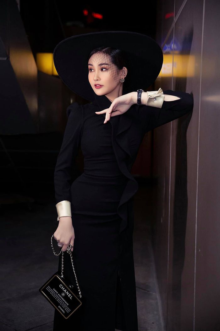 Gu thời trang thanh lịch của hoa hậu Lê Âu Ngân Anh