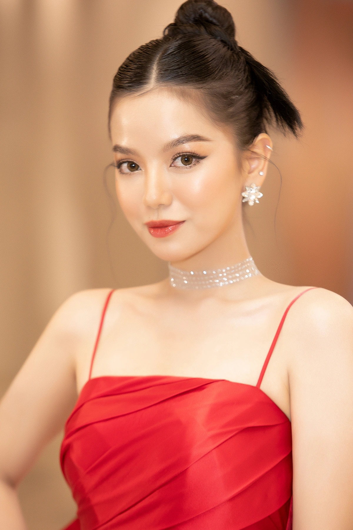 Nhan sắc cô gái khiến Mạc Văn Khoa ‘khổ sở’ trong phim của Lý Hải