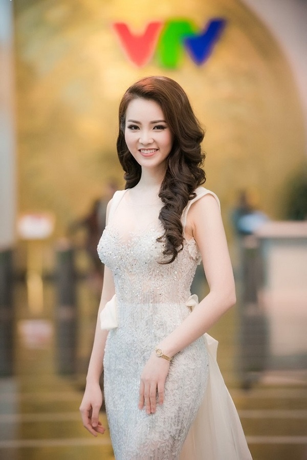 Khi Hoa hậu Việt chuyển sang làm MC: Người tự tin, kẻ liên tục nói vấp