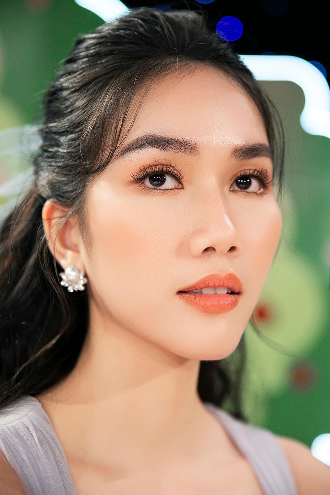  Á hậu Phương Anh đẹp lung linh tựa công chúa khi làm giám khảo ‘Siêu mẫu nhí’