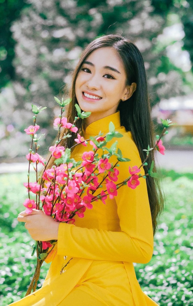 Nữ sinh trường Huflit tươi tắn với nhan sắc “gây thương nhớ”