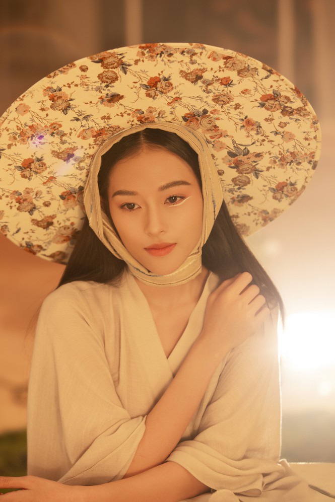 Nữ chính trong MV mới của Erik được săn lùng bởi gương mặt đẹp tựa hoa đán