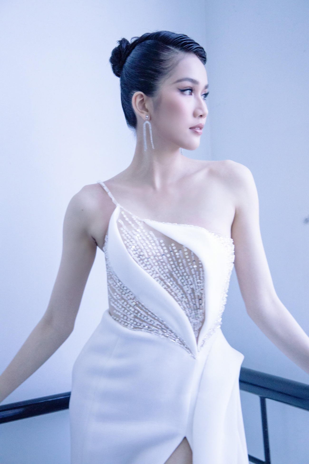 Á hậu Phương Anh diện váy xuyên thấu, gợi cảm khó cưỡng