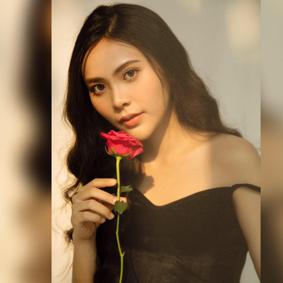 Nữ sinh 10x biết 2 ngoại ngữ, xinh đẹp như “bông hồng lai” Thái Lan