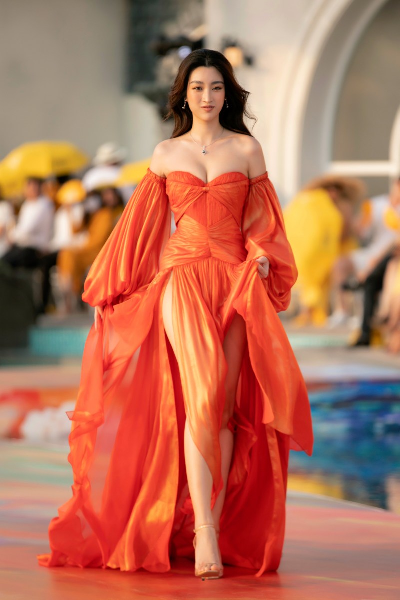 Thiết kế ‘ánh dương’ rạng rỡ của NTK Lê Thanh Hoà tại đảo ngọc Phú Quốc