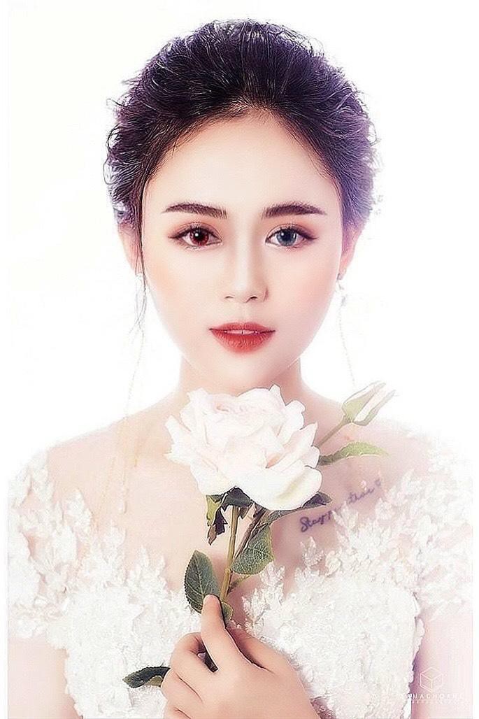 ‘Nàng thơ’ trường Ngoại ngữ đốn tim dân mạng với nét đẹp ngọt ngào