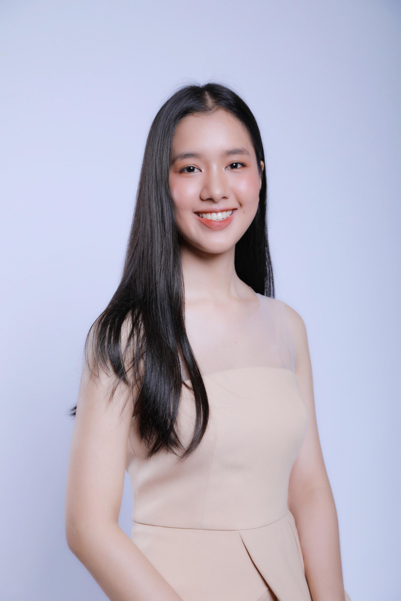 Nữ sinh năm ba Ngoại giao gốc Hội An trở thành MC-BTV Thời tiết VTV