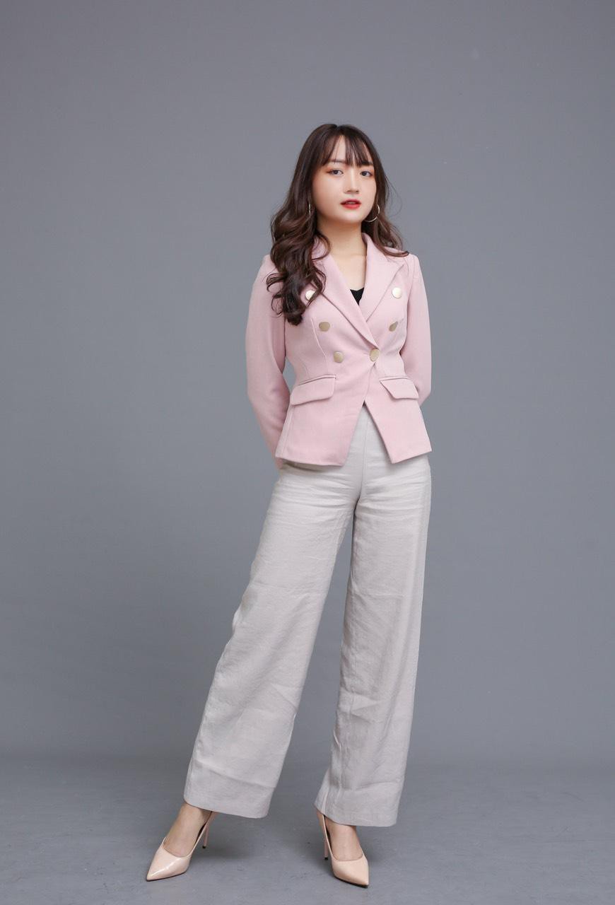 Nữ sinh viên trường Đại học Ngoại thương và hành trình theo đuổi ‘Nghề cầm Mic’