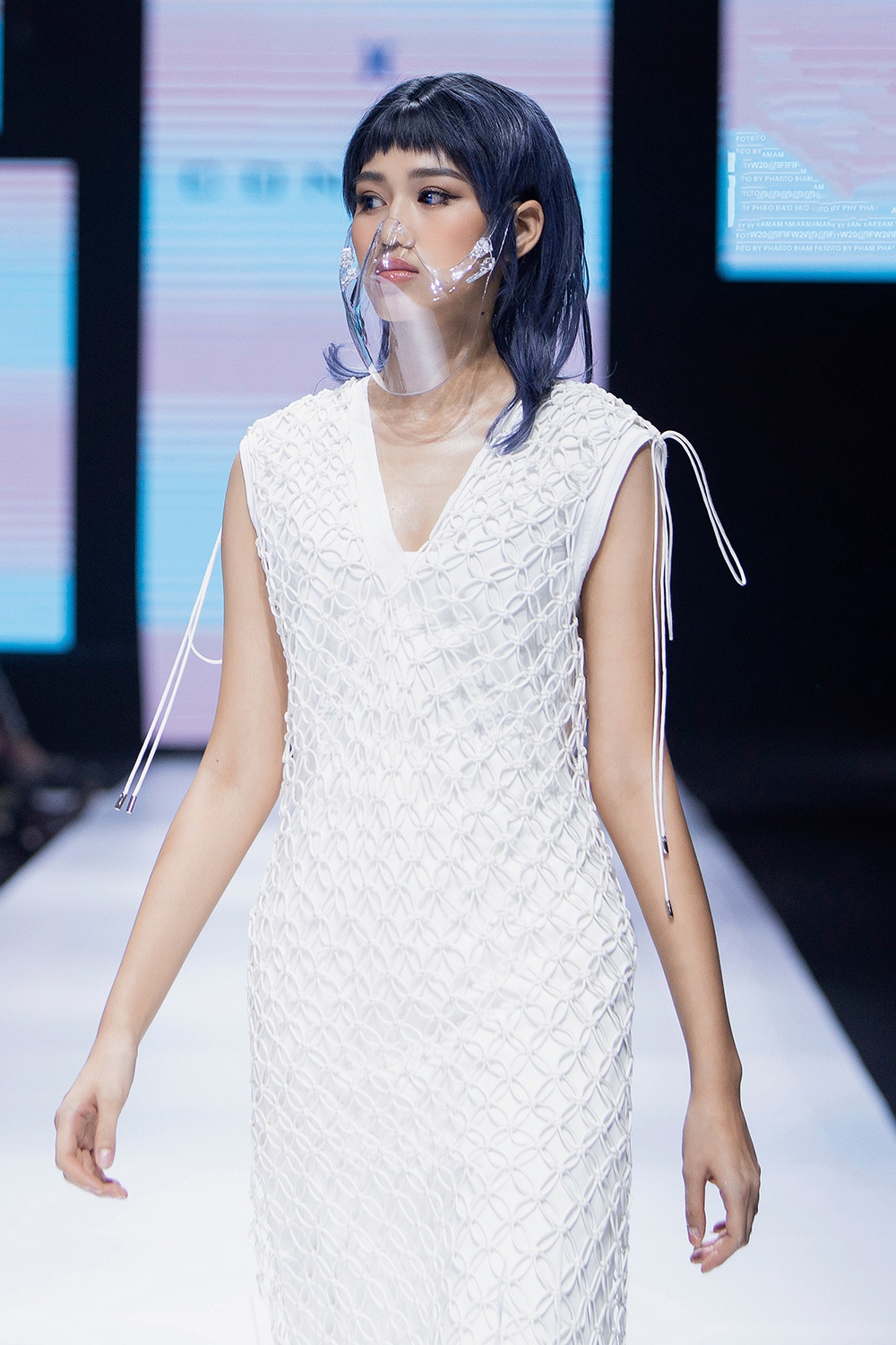 Hoa hậu Đỗ Thị Hà lên sàn catwalk