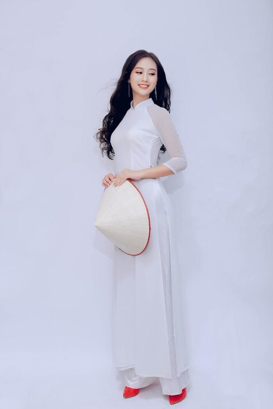 Nữ sinh trường Dược đến từ Yên Bái đẹp tựa bông hoa Ban trắng của núi rừng Tây Bắc