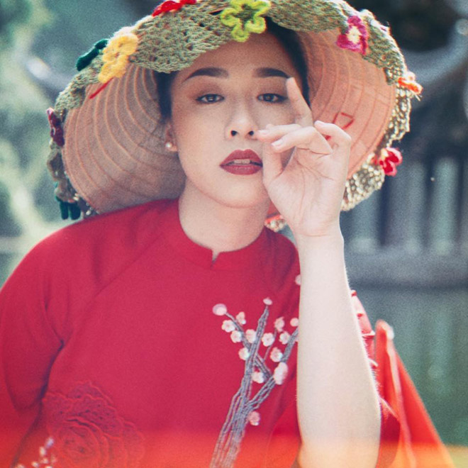 Nữ MC mới toanh của VTV khiến dân tình xôn xao vì nhan sắc xinh như mộng