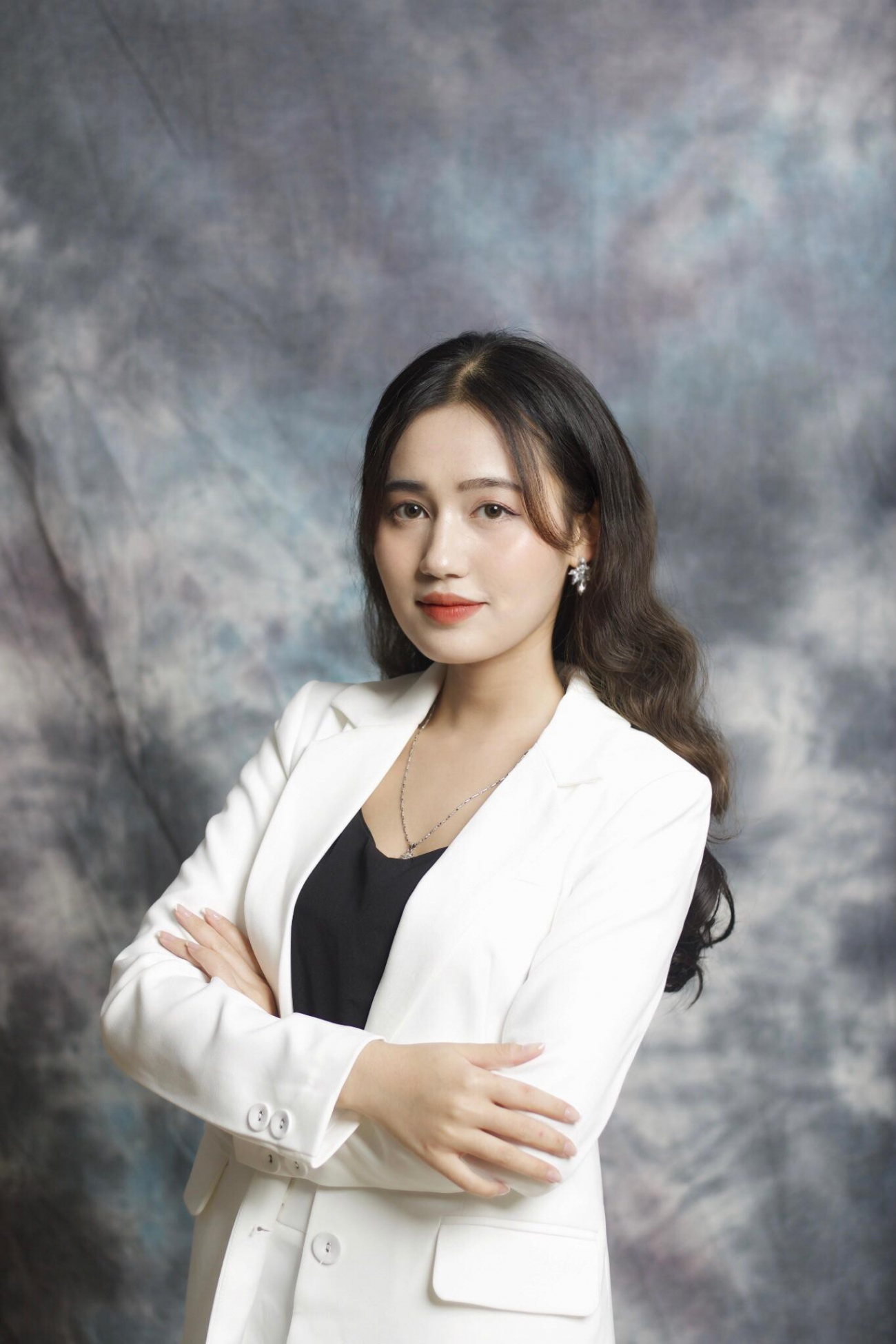 Cô nàng đến từ Hòa Bình là Á quân xinh đẹp, tài năng của MC Sparkling 2021