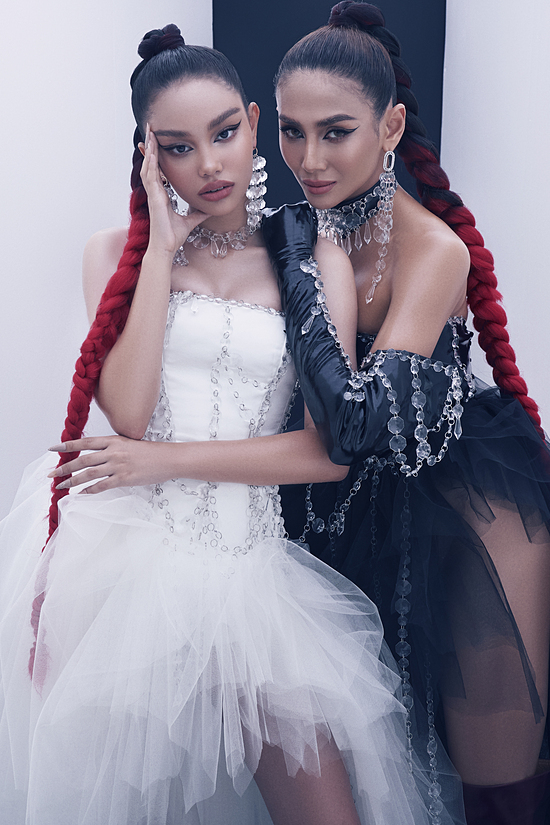 Cô trò Võ Hoàng Yến - Alex đọ vẻ cá tính