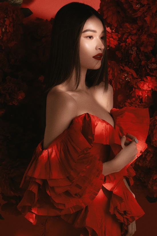 Á hậu Thùy Dung theo đuổi phong cách gợi cảm