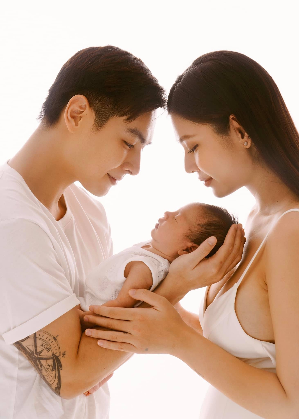 Chúng Huyền Thanh viên mãn bên chồng hot boy và hai con