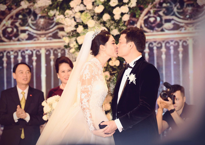 Cuộc sống của á hậu Thanh Tú với doanh nhân hơn 16 tuổi hiện ra sao?