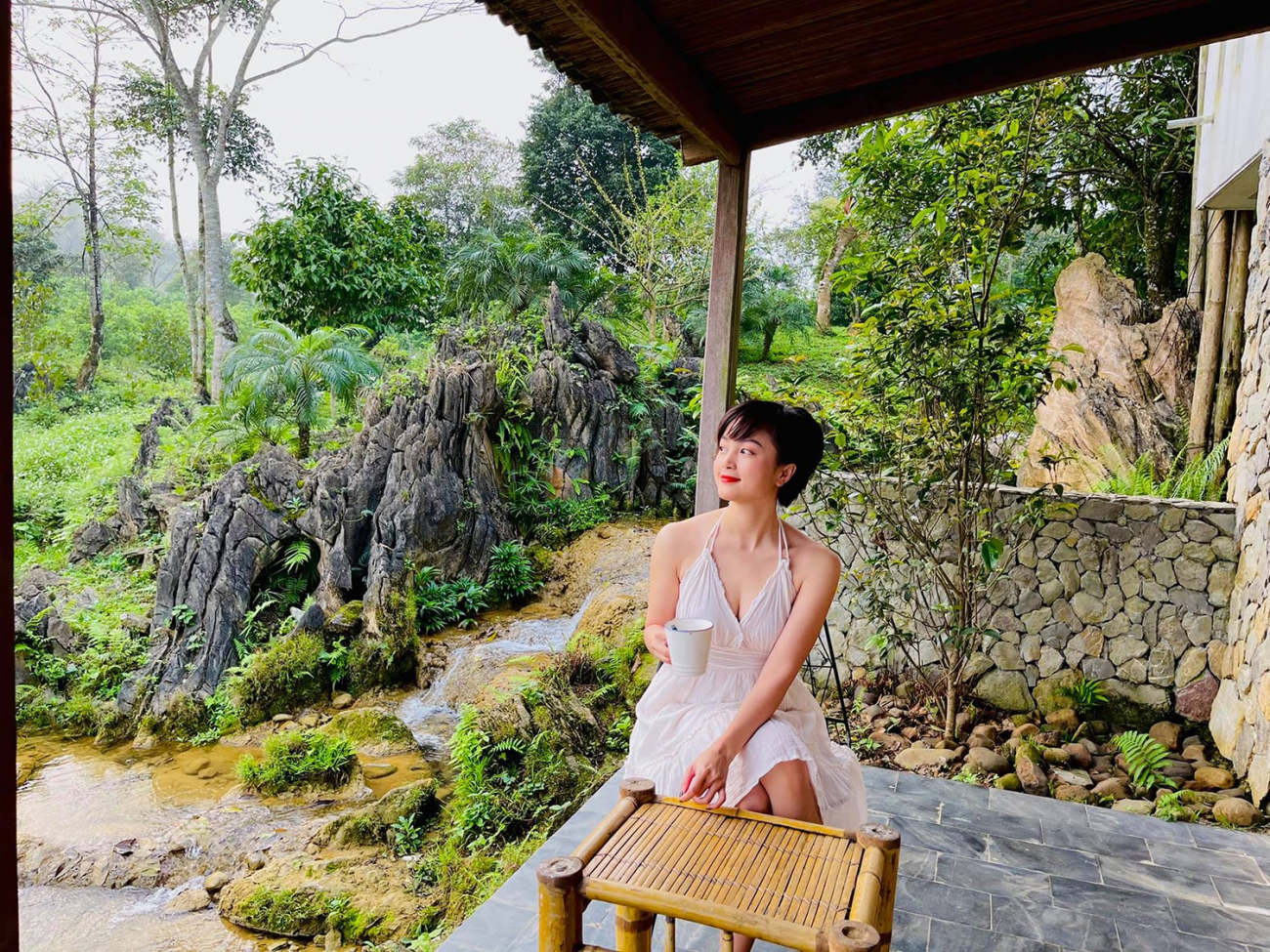 Cựu hoa khôi trường ĐH Ngoại thương khoe hình ảnh ‘chu du khắp nơi’