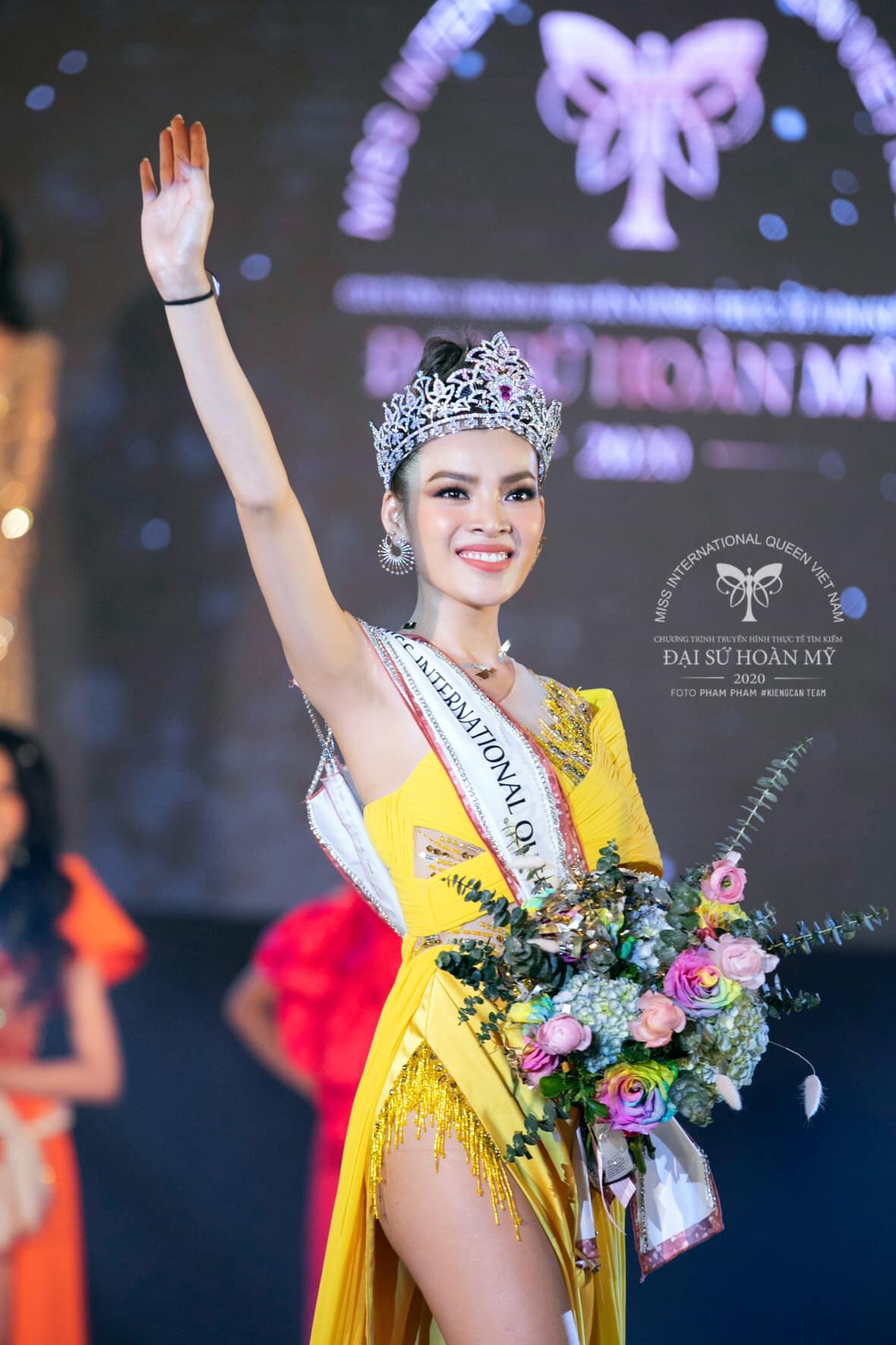 Đọ nhan sắc đại diện Việt Nam và Thái Lan tại Hoa hậu Chuyển giới quốc tế