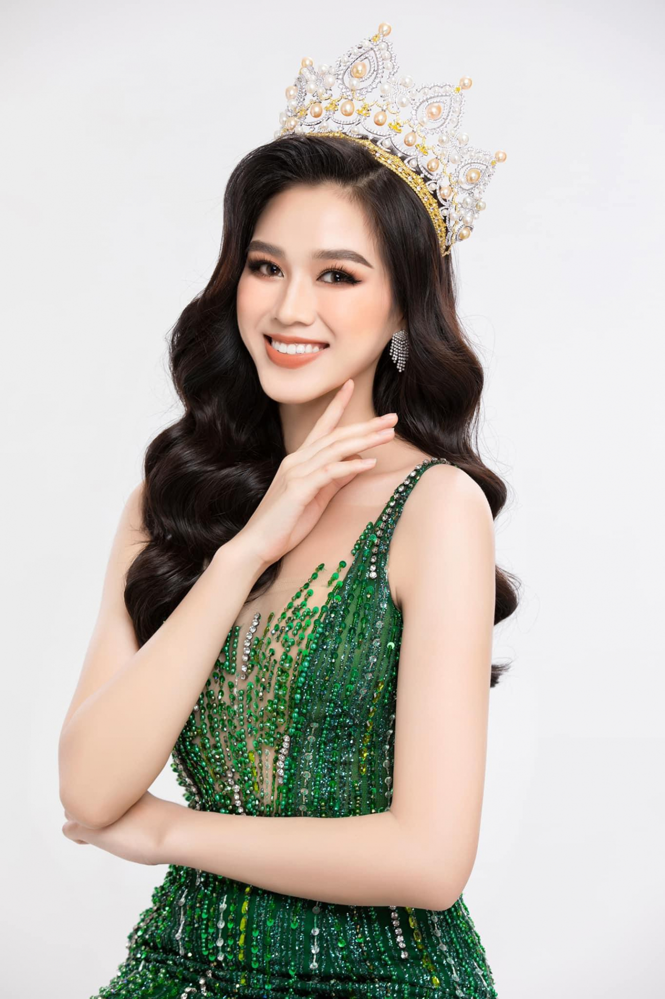 Đỗ Thị Hà tung bộ ảnh chuẩn thần thái beauty queen, sẵn sàng gia nhập đường đua Miss World