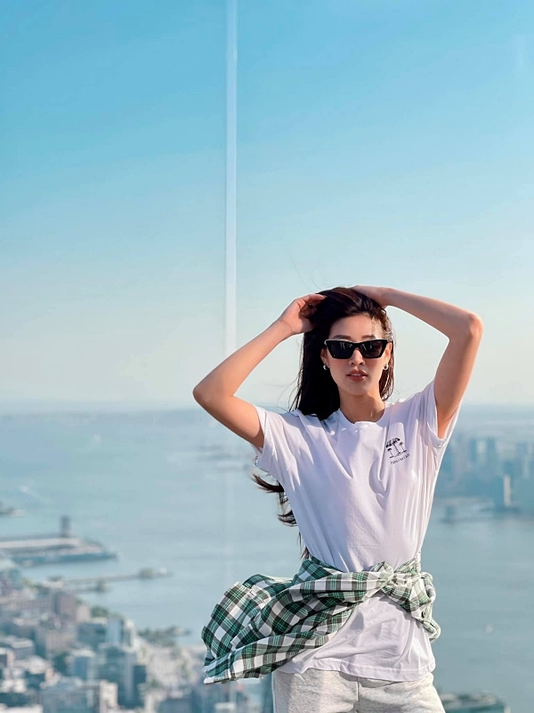 Khánh Vân dạo chơi New York