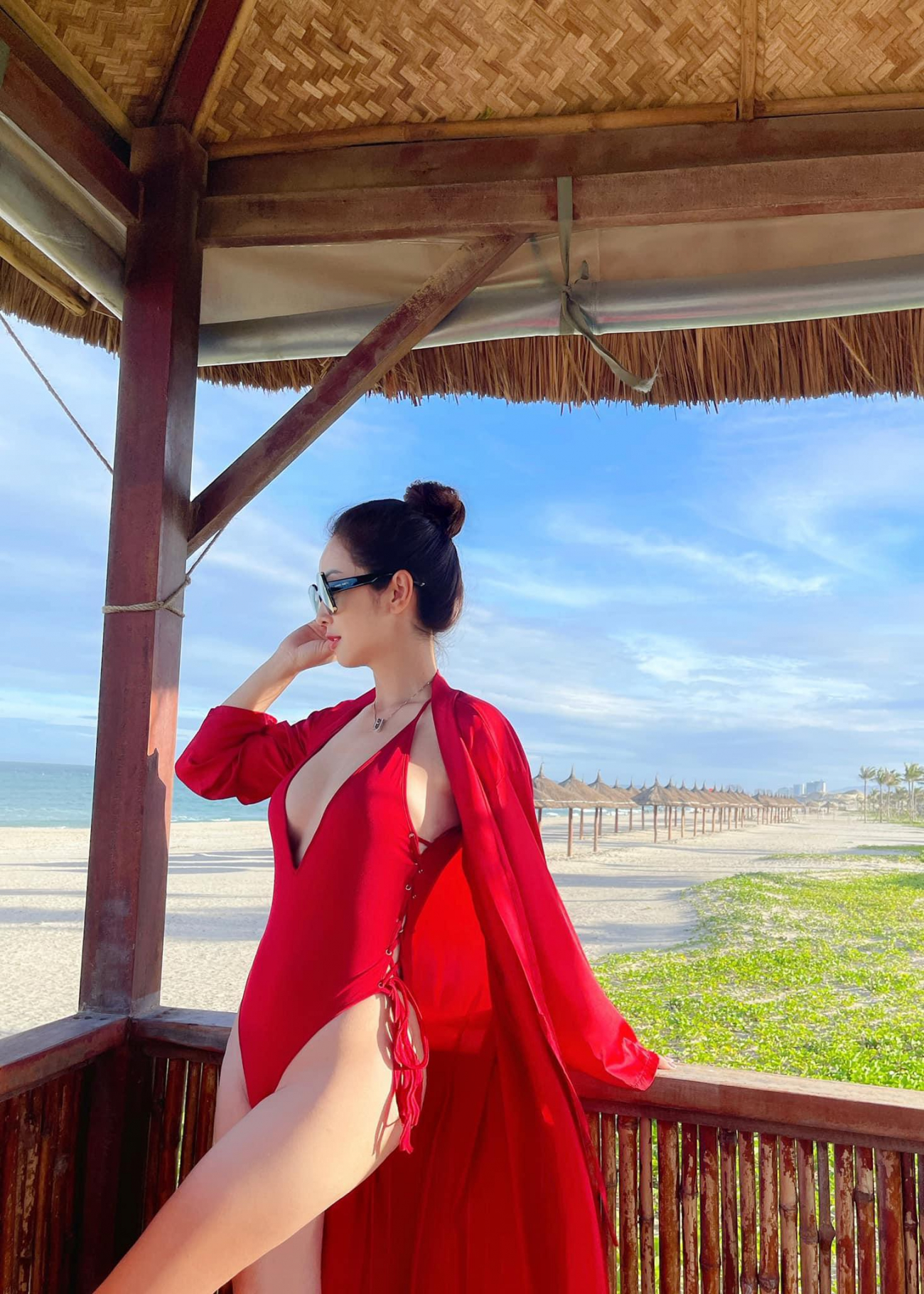 Người đẹp Biển Đào Thị Hà, Hoa hậu Jennifer Phạm đọ sắc nóng bỏng với áo tắm