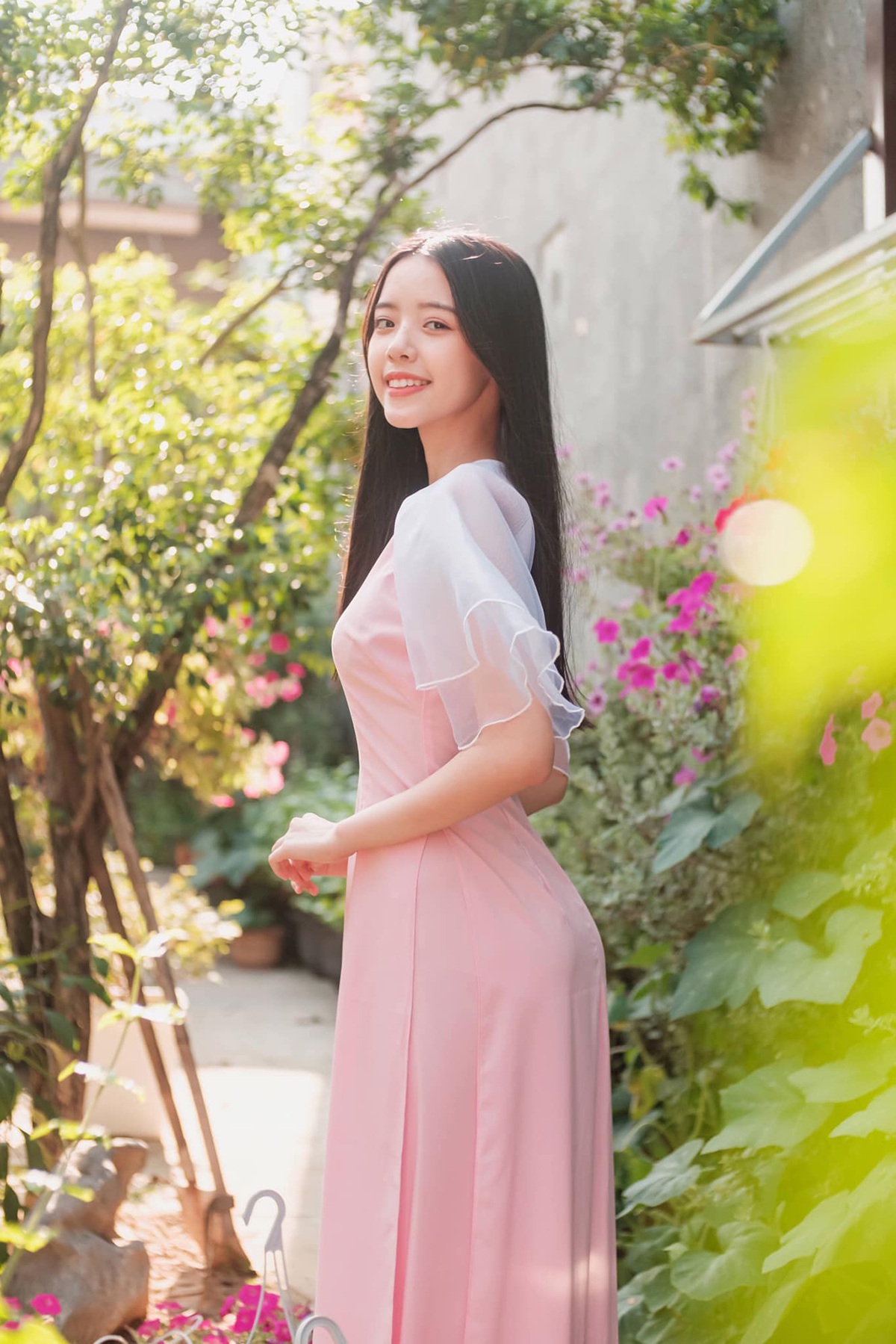 Nữ sinh Đà Nẵng khoe sắc xuân thì trong tà áo dài duyên dáng