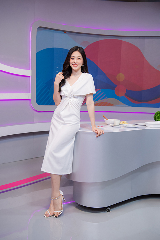 Phương Nga buồn vì đồng nghiệp gọi là á hậu thay vì MC