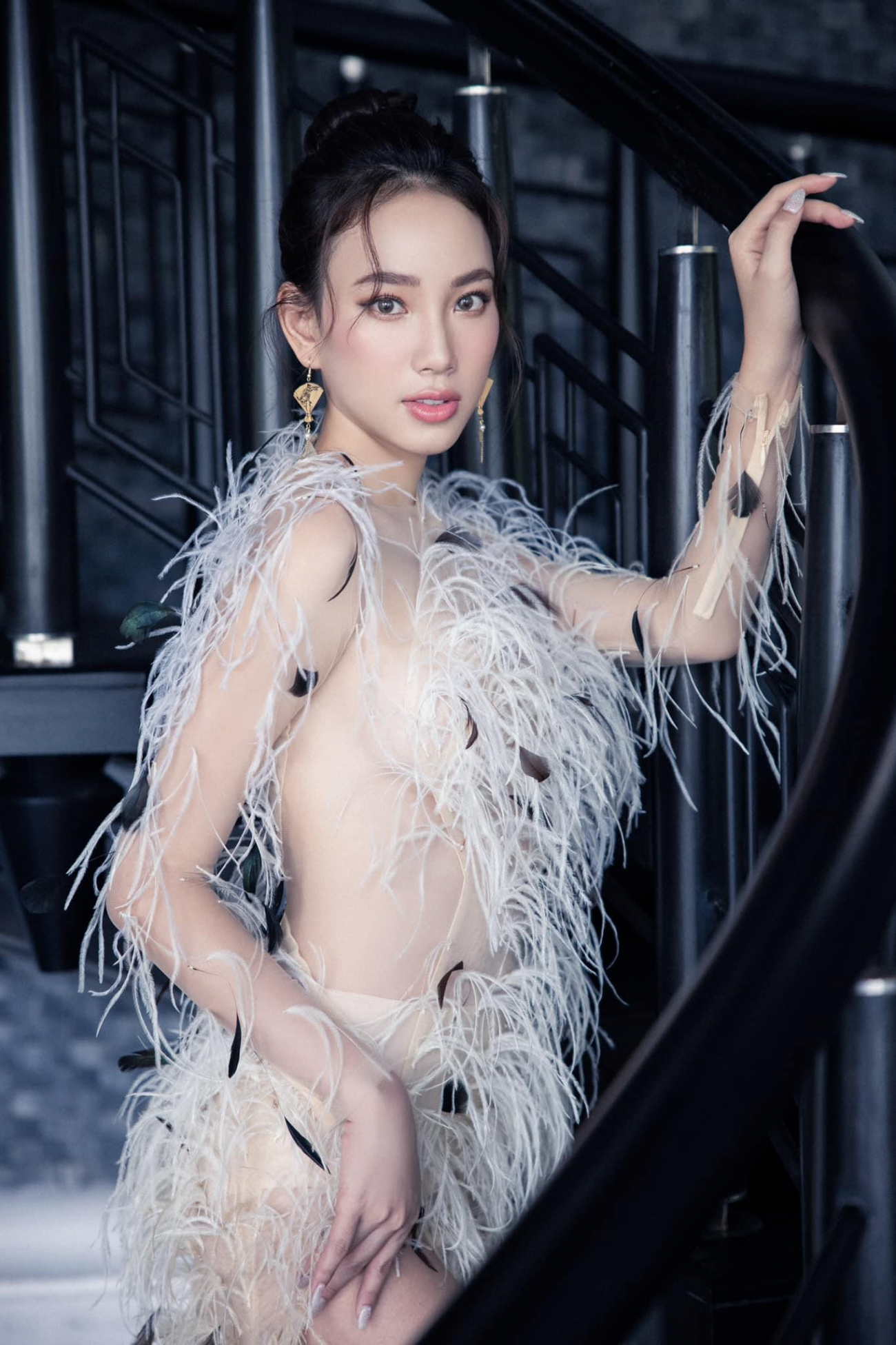 Top 5 Người đẹp Áo dài Hoa hậu Việt Nam diện váy xuyên thấu gợi cảm