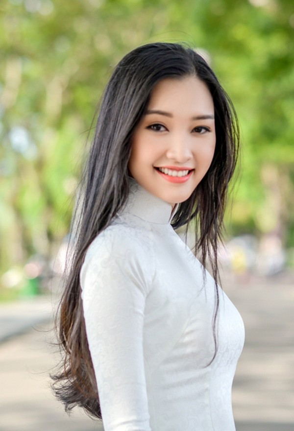 Vẻ đẹp mong manh tựa sương mai của những ‘nàng thơ xứ Huế’ từng thi Hoa hậu Việt Nam