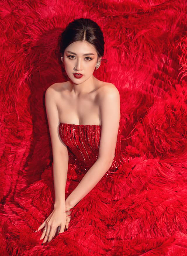 Vẻ gợi cảm của Á hậu Tú Anh