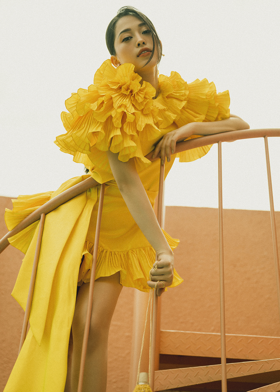 Á hậu Phương Nga điệu đà với váy bèo nhún