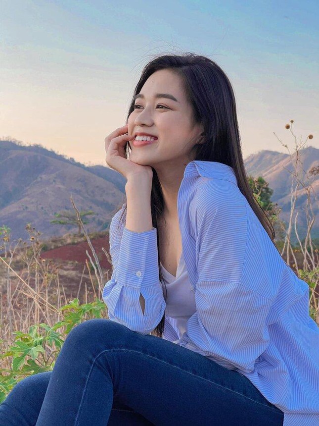 Hoa hậu Đỗ Thị Hà chứng minh đẳng cấp ‘nhân mặt mộc’, vừa ngủ dậy vẫn xinh xỉu