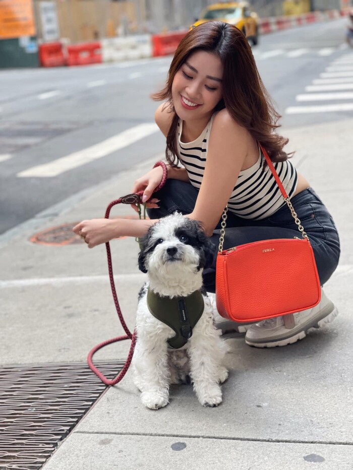 Hoa hậu Khánh Vân ăn mặc trẻ trung dạo chơi ngày cuối cùng ở Mỹ: ‘Sẽ nhớ nhiều lắm - New York’