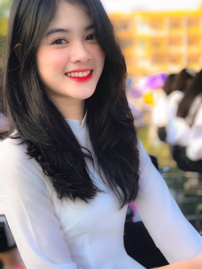 Nàng thơ xinh tựa thiên thần trong áo dài trắng đốn tim cộng đồng mạng