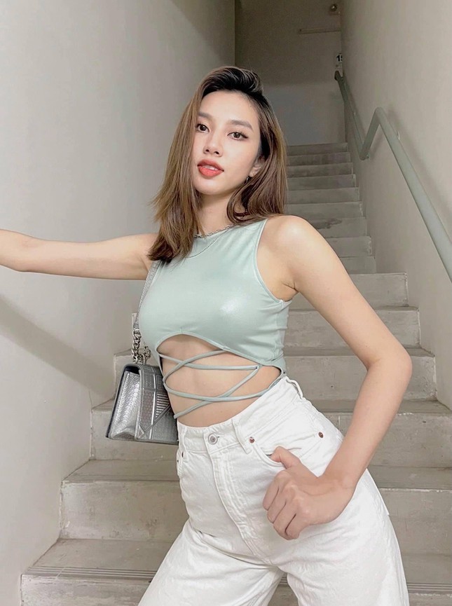 Người đẹp Nhân ái Thuỳ Tiên diện áo xẻ sexy, Võ Hoàng Yến hoá thân tiểu thư Paris Hilton