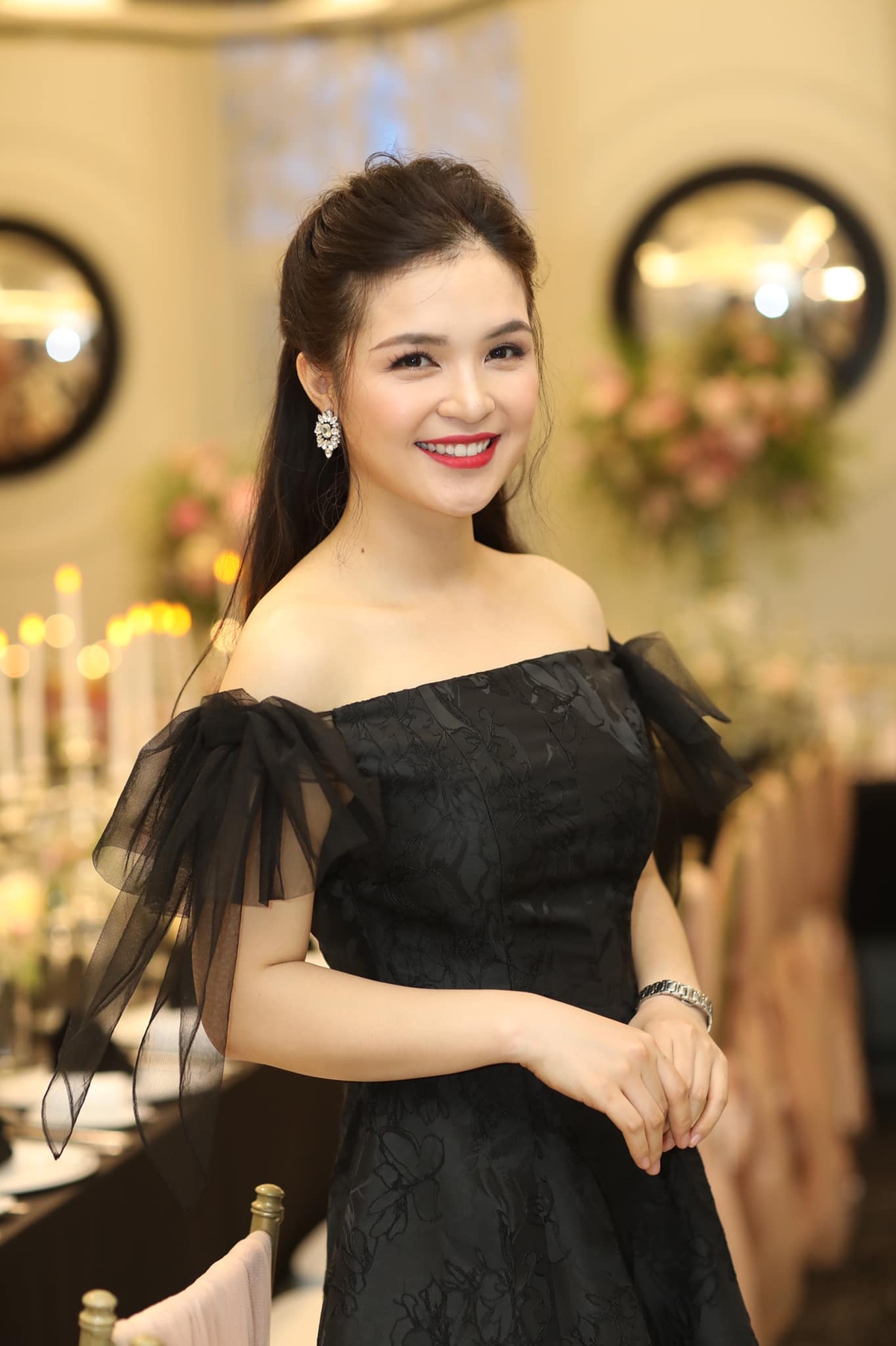 Nhan sắc chị gái MC của Hoà Minzy