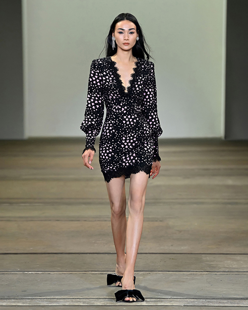 Thuỳ Trang Next Top diễn tại Australia Fashion Week